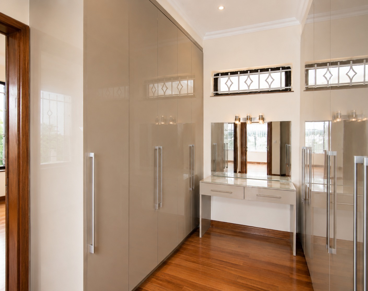 Karen Walk in Closet | Wardrobe Design3