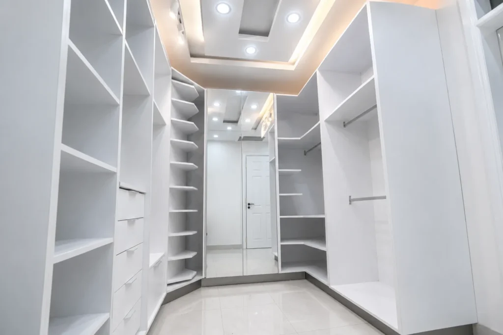 Walk-in closet in Nakuru, photo 1